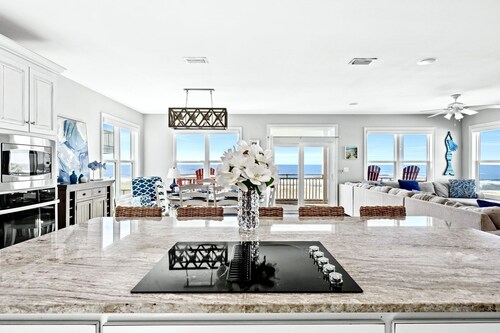 Stunning Gulf-Front Sunsets! Secluded Beach, Private Pool, Elevator, &Beach Gear