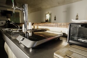 Fridge, microwave, oven, stovetop - A Stare [Stone Apartment - Historic Center - Molfetta] (Molfetta)