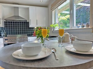 Dishwasher, highchair - 4 bedroom accommodation in Colintraive (Colintraive)