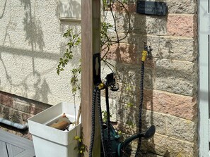 Property grounds - 4 bedroom accommodation in Colintraive (Colintraive)