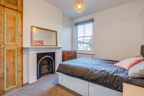 2 bedrooms, desk, iron/ironing board, travel crib