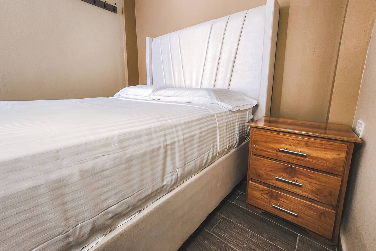 Standaard kamer | 1 slaapkamer, luxe beddengoed, bedden met traagschuimmatras, een minibar