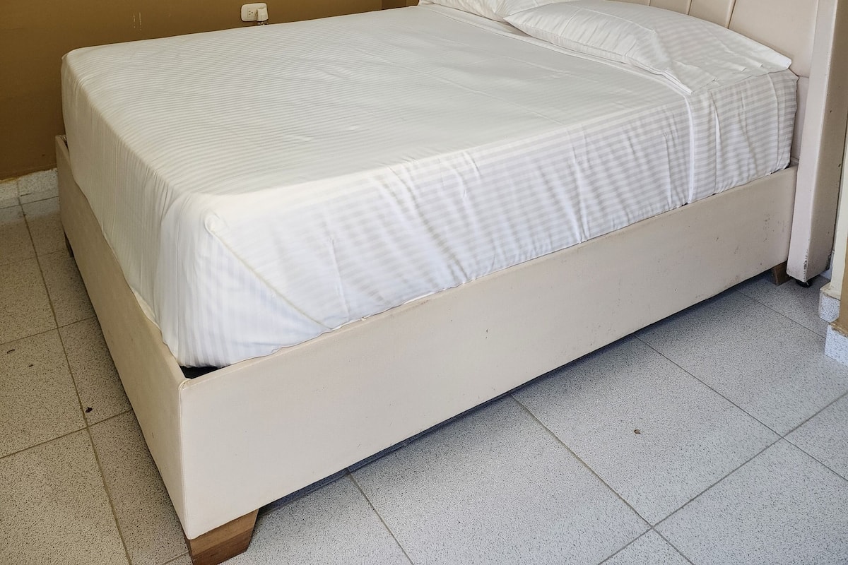 Standaard kamer | 1 slaapkamer, luxe beddengoed, bedden met traagschuimmatras, een minibar