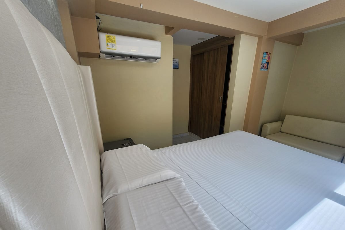 Standaard kamer | 1 slaapkamer, luxe beddengoed, bedden met traagschuimmatras, een minibar