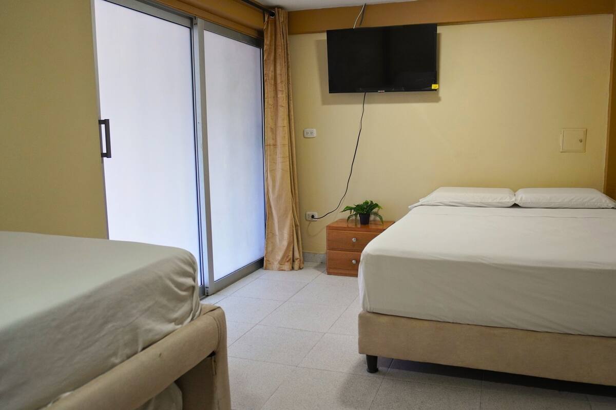 1 slaapkamer, luxe beddengoed, bedden met traagschuimmatras, een minibar
