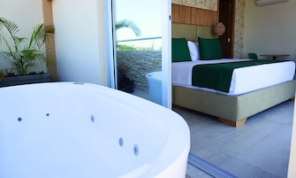 Ropa de cama de alta calidad, colchones con efecto memoria y minibar 