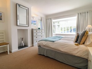 4 bedrooms, individually decorated, individually furnished, free WiFi