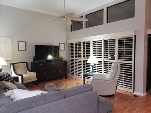 TV, bøker og printere