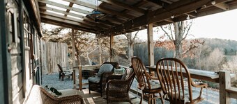 Private tiny cabin- 10 minutes from Dale Hollow Lake!