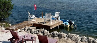 Keys cottage, oceanfront, dock, private, great location, fenced backyard