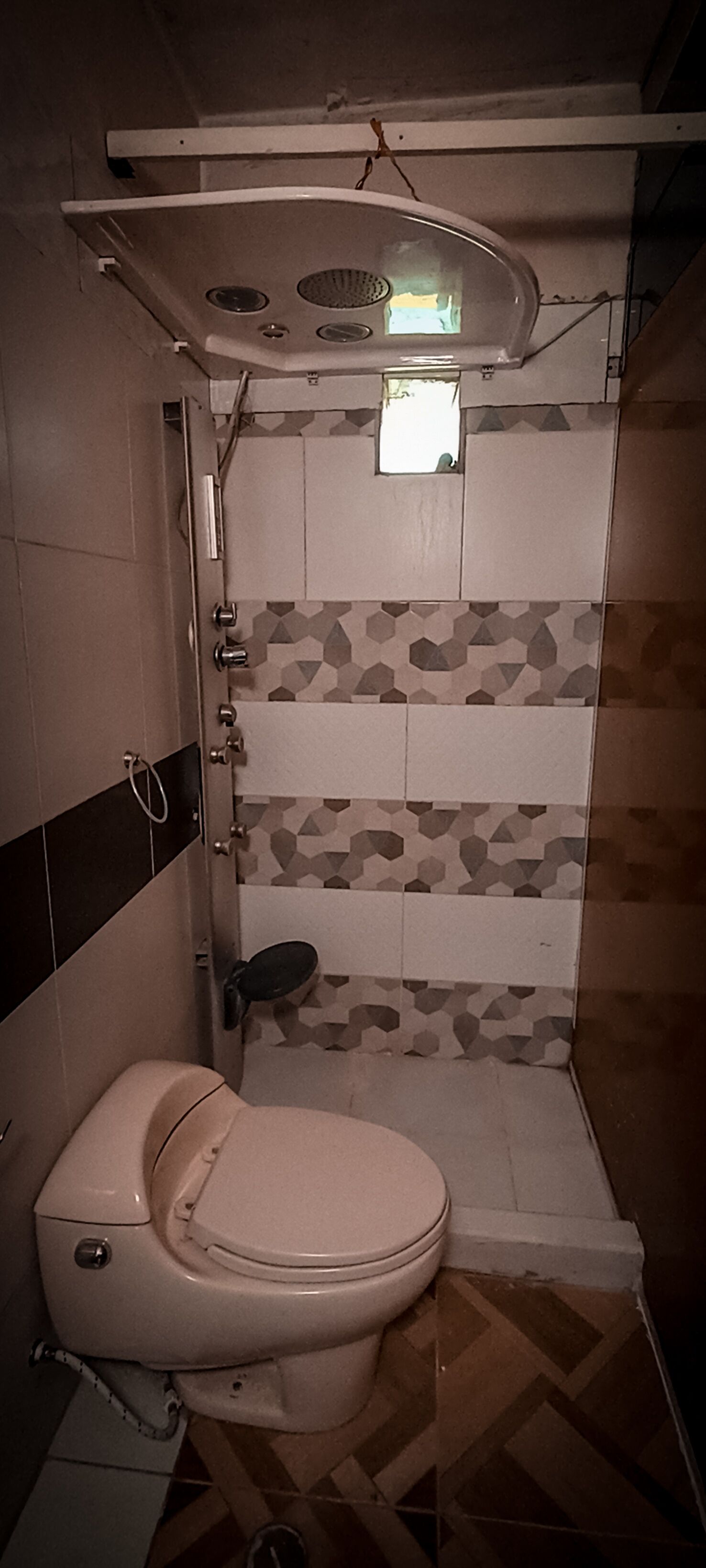 Comfort-Zweibettzimmer | Badezimmer | Duschwanne, Whirlpool, Hydromassagedusche, Fußbodenheizung (Badezimmer)