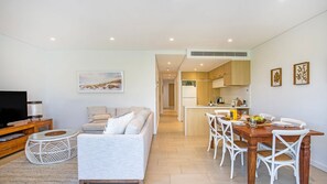 Smart TV, streaming services - Obsidian Blue Huskisson - by Latitude South Coast (Huskisson)