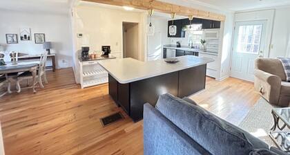 Cute & Cozy Home in Potwin Place!