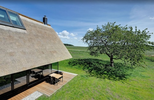 Thatched roof meets modernity, lake view; sauna, garden and much more...