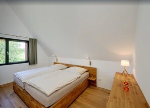 3 室のベッドルーム、セーフティボックス (室内)、アイロン / アイロン台、旅行用ベビーベッド