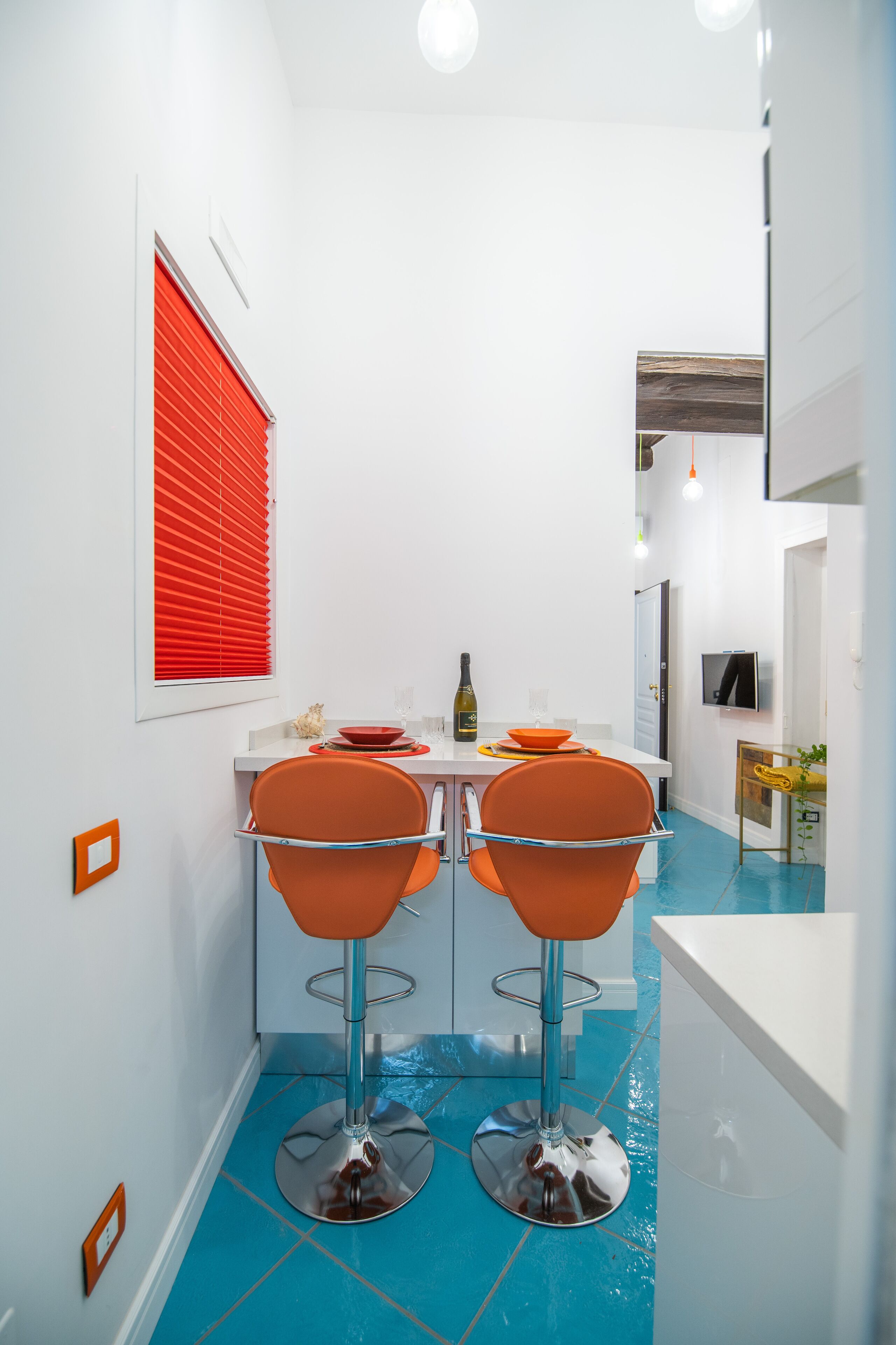 Appartamento Deluxe | Area soggiorno | TV a schermo piatto 40 pollici con canali via cavo, TV