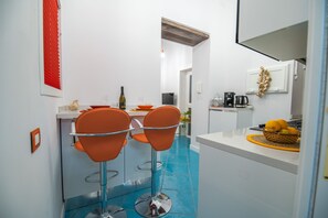 Appart'hôtel Deluxe | Coin séjour | Télévision à écran plat de 40 pouces avec chaînes par câble, télévision