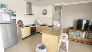 Fridge, microwave, oven