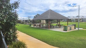 Outdoor dining - Unit 44, Seafront Estate (Jurien Bay)