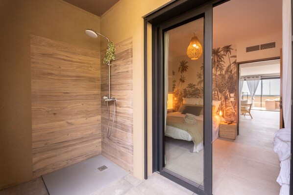 2 slaapkamers, een strijkplank/strijkijzer, internet, beddengoed