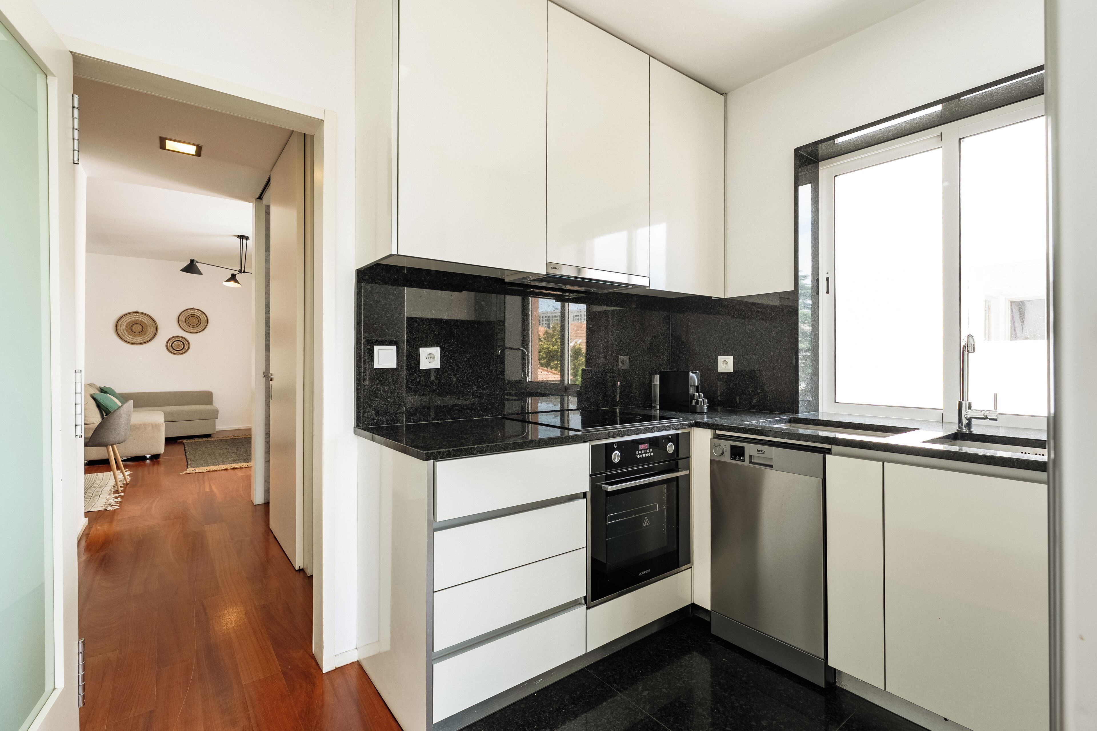 Departamento clásico | Cocina privada | Refrigerador, microondas, horno y lavavajillas 