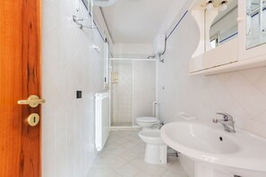 Apartment | Bathroom