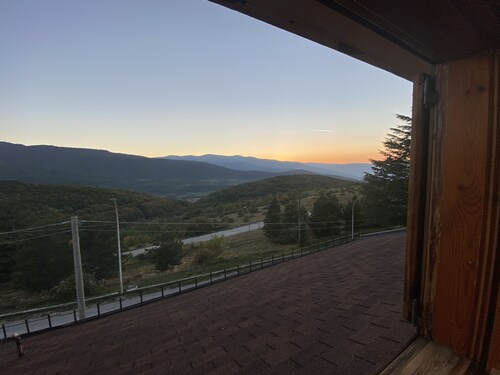 Apartment with panoramic view, fireplace, terrace and garden.