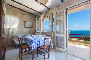 تناول الطعام