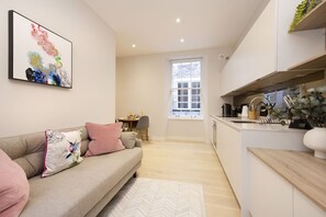 TV de tela plana, escritórios