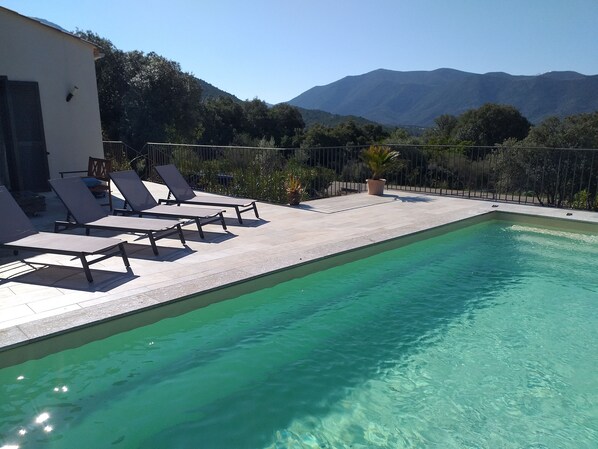 Piscine extérieure, piscine chauffée