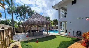 Property grounds - 7BR Paradise | Heated Pool, Spa & Game Room (Deerfield Beach)