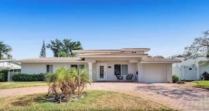 Exterior - 7BR Paradise | Heated Pool, Spa & Game Room (Deerfield Beach)