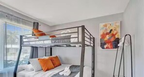 Iron/ironing board, WiFi