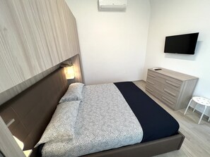 1 habitación, escritorio, tabla de planchar con plancha y wifi gratis 