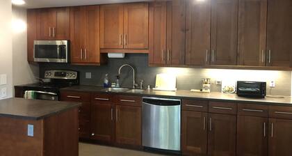 SFO | Dtown Burlingame| Kitchen Island | Privacy