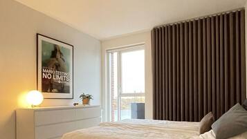 2 habitaciones, cortinas blackout y tabla de planchar con plancha