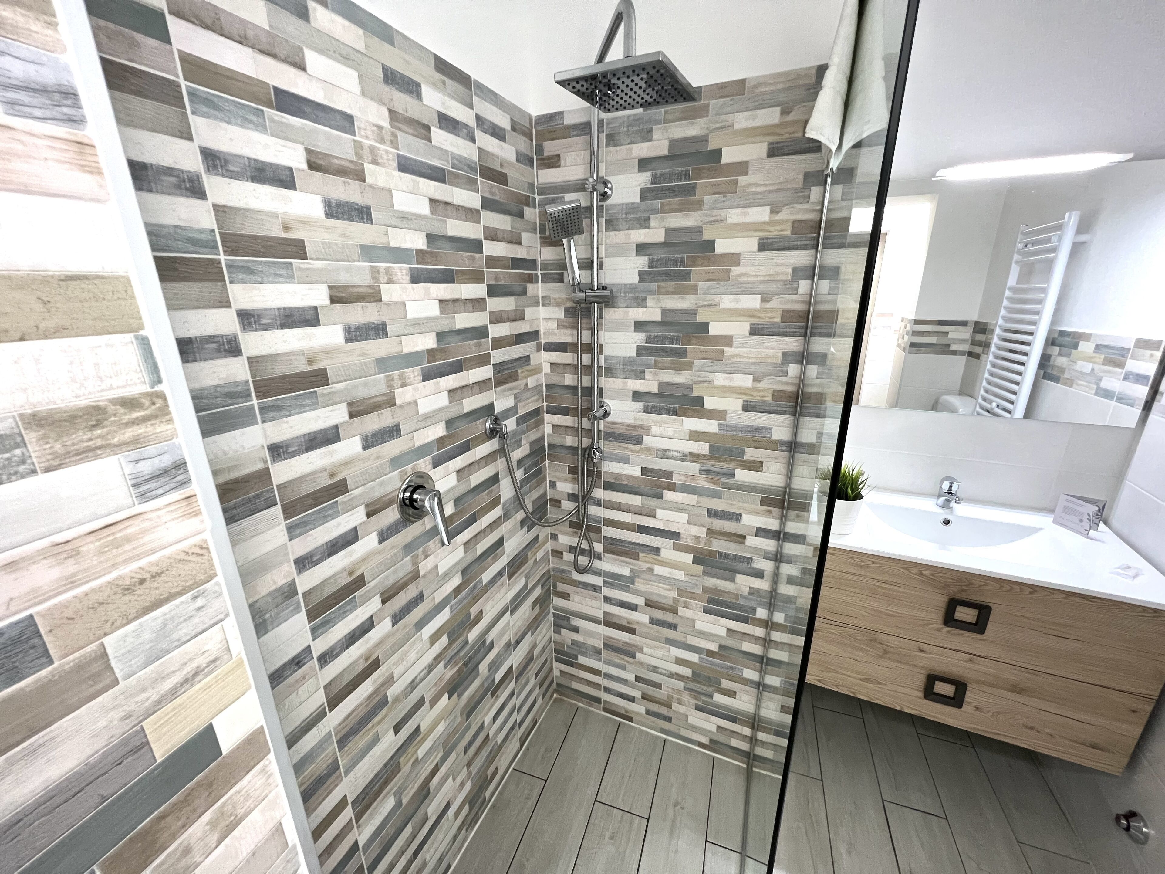 淋浴設備、風筒、坐浴桶、提供毛巾