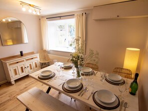 Cottage | Interior - Laurgeths House (Bishops Castle)