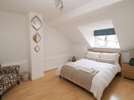 4 habitaciones, decoración personalizada y muebles diferentes 