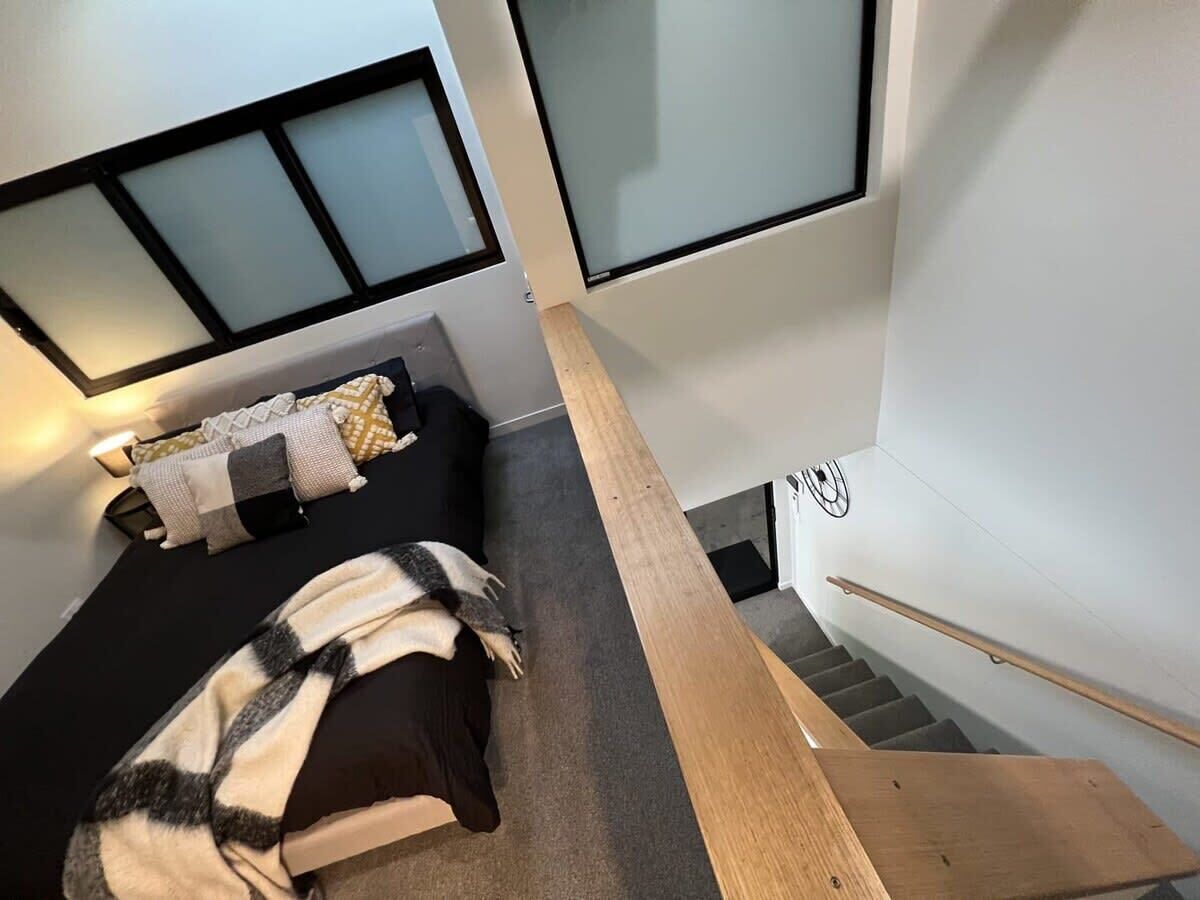 1 dormitorio, tabla de planchar con plancha, wifi y ropa de cama