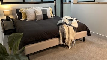 1 Schlafzimmer, BĂŒgeleisen/BĂŒgelbrett, WLAN, BettwĂ€sche