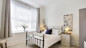 Apartment, 1 Queen Bed | 1 bedroom, iron/ironing board, free WiFi, bed sheets