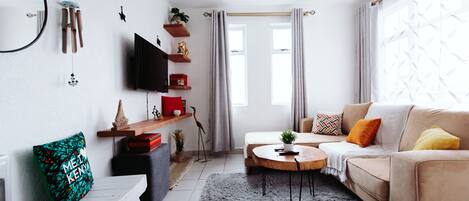 Una televisión, libros