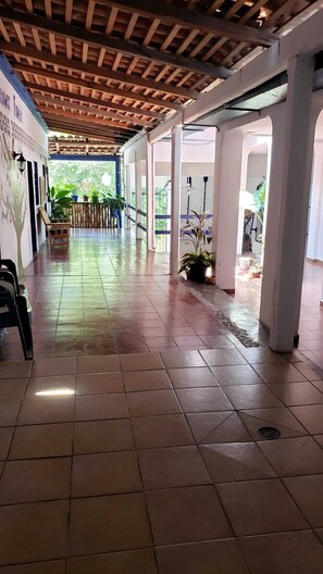 المنشأة من الداخل