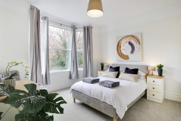 Apartment, Multiple Beds | 2 bedrooms, iron/ironing board, free WiFi, bed sheets - Stunning 2-bed Apartment in Tunbridge Wells (Royal Tunbridge Wells)