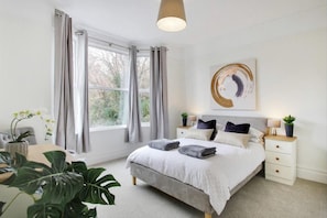 Appartement, plusieurs lits | 2 chambres, fer et planche à repasser, Wi-Fi gratuit, draps fournis