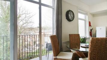 Apartment, Multiple Beds | Dining