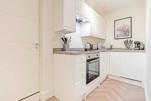 Monolocale, 1 letto queen | Cucina privata | Frigorifero, microonde, forno, piano cottura