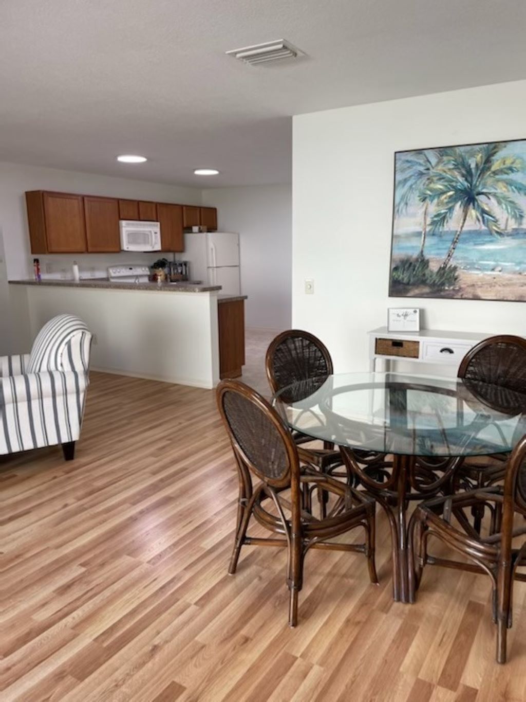 Quiet 2/2 Villa with new Furnishings and Decor