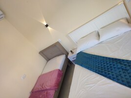 基础三人房 | 防过敏的被褥、特色装修、特色家居、免费 WiFi